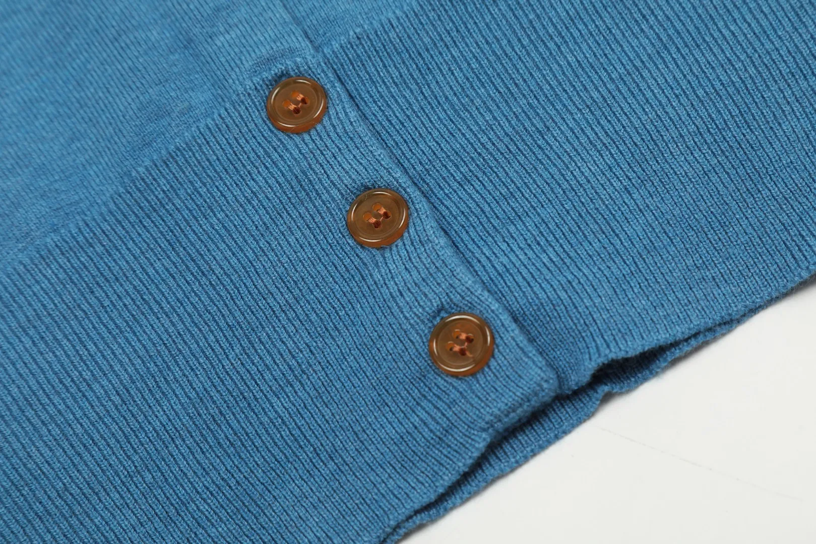 vivienne west wood Vivienne Saturn Classic Knitted Sweater Wool Cardigan 2023FW Latest Model Exclusive and Highest Quality on the Whole Network Order with Confidence - 🧩15% Merino Cotton Wool 85% Wool Blended 🧩Correct Italian 🇮🇹100% Wool Washed Wheat Logo 🧩Original Purchase True Model Opening 🧩Original Purchase Records and Comparison Charts Can Be Provided Order with Confidence 🧩Customized laser translucent buttons, the texture is clean and clear, completely restored 🧩Instant sale of all Taobao 300+ versions. Purchasing quality, full of quality, definitely not a copywriter, a real good product, the actual product is far beyond the budget. Size: S -M- L Color: black, cream apricot, coffee, gray, fluorescent green, blue